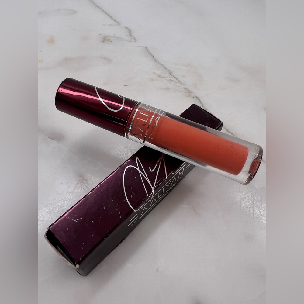 RARE 🖤 MAC x Aaliyah 🖤 LIPGLASS Lipgloss 🖤 Li Li’s Motor City 🖤 NIB - Picture 4 of 5